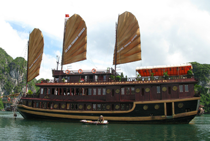 Vietnam1-ha-long-bay-85675-1920-Pixabay.jpg